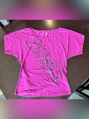Zumba Fitness Short Sleeve Tee in Bright Pink with Diagonal Graphic